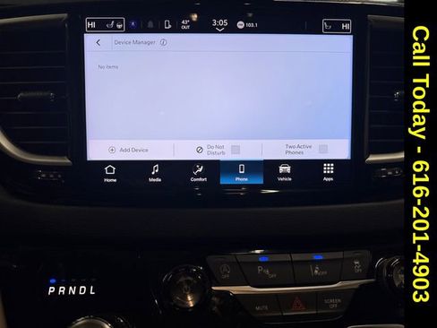 Used 2024 Chrysler Pacifica Touring-L image 18