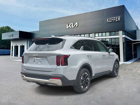 Used 2024 Kia Sorento S w/ Panoramic Sunroof Package FWD image 8