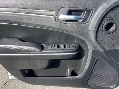 Used 2022 Chrysler 300 Touring image 17