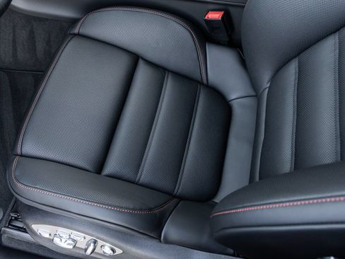 Certified 2026 Porsche Macan S AWD/4WD image 25