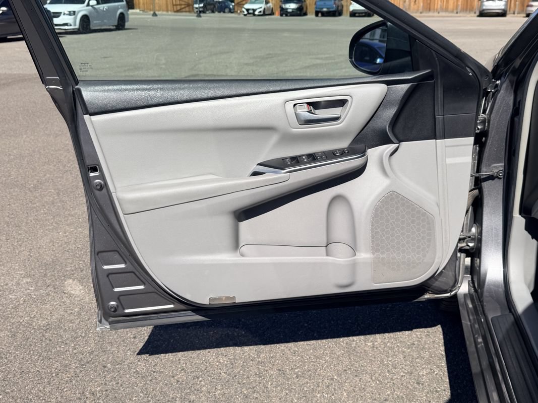 Used 2016 Toyota Camry LE FWD image 8