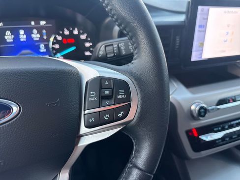 Used 2023 Ford Explorer XLT image 33