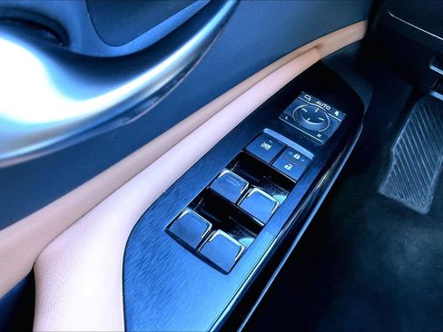 Used 2024 Lexus ES 350 w/ Premium Package image 34