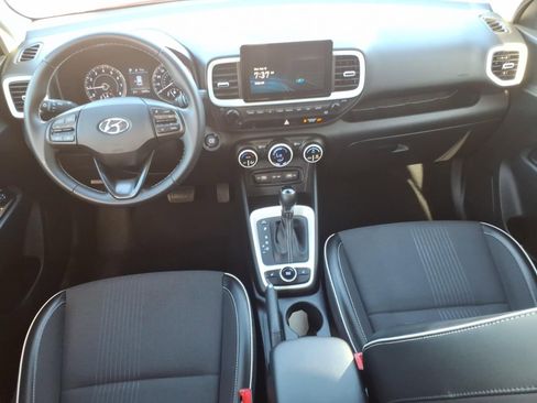 Used 2022 Hyundai Venue Limited FWD image 18