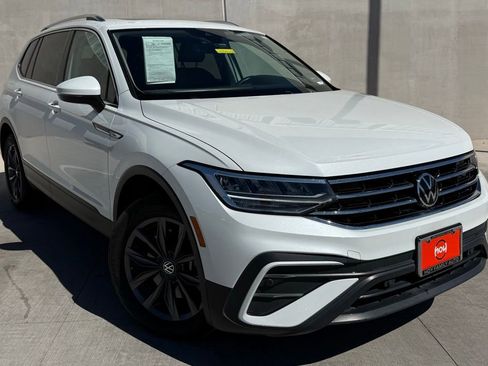 Certified 2023 Volkswagen Tiguan SE w/ Panoramic Sunroof Package image 1