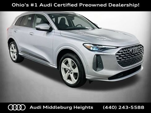 Certified 2025 Audi Q5 Premium AWD/4WD image 1