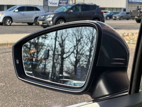 Used 2018 Volkswagen Tiguan SEL image 35