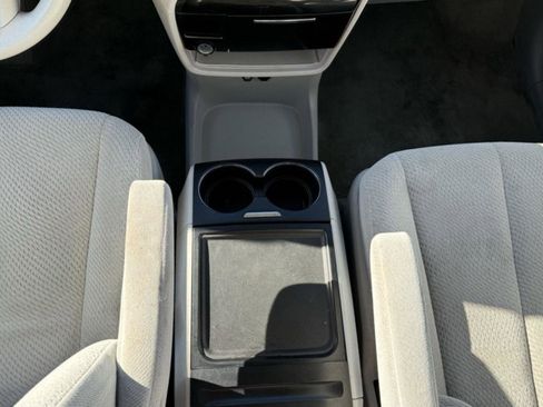 Used 2013 Toyota Sienna LE image 15