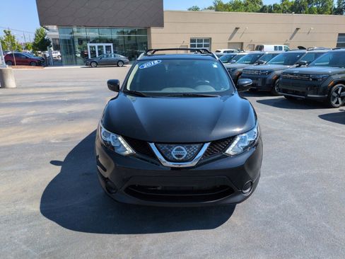 Used 2018 Nissan Rogue Sport SV FWD image 2