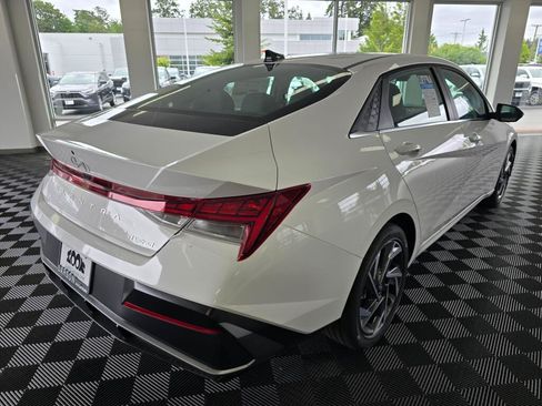 New 2026 Hyundai Elantra Limited FWD image 3