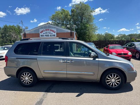 Used 2011 Kia Sedona EX w/ Luxury Pkg FWD image 4