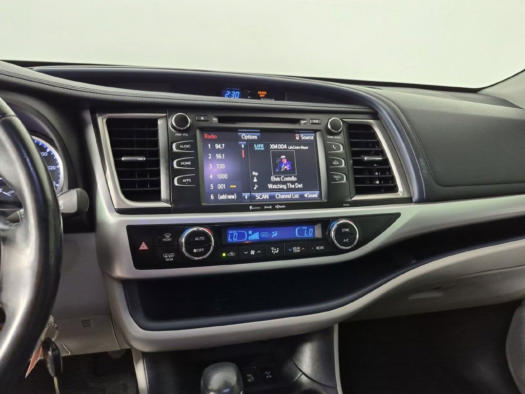 Used 2018 Toyota Highlander Plus AWD/4WD image 23