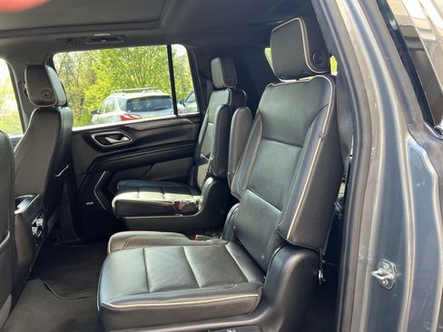 Used 2022 GMC Yukon XL SLT w/ SLT Premium Package image 33