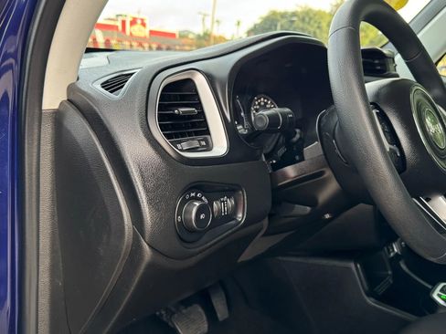 Used 2018 Jeep Renegade Sport w/ Power & Air Group FWD image 12