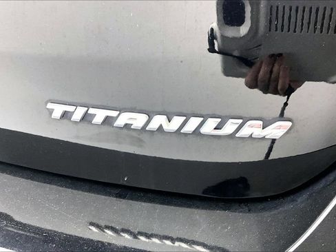 Used 2018 Ford Focus Titanium w/ Titanium Technology Package FWD image 14