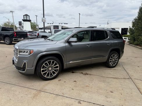 Used 2022 GMC Acadia Denali w/ Denali Technology Package image 7