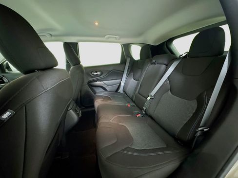 Used 2021 Jeep Cherokee Latitude image 15