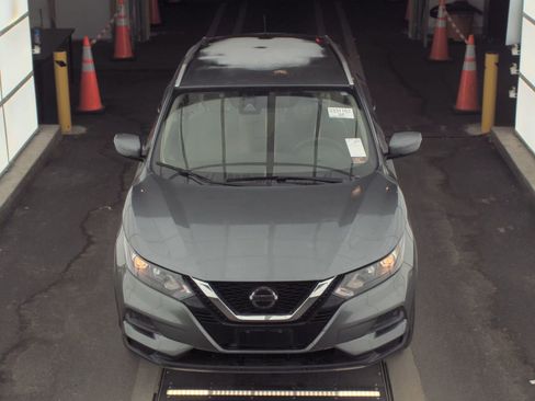 Used 2020 Nissan Rogue Sport SV image 2