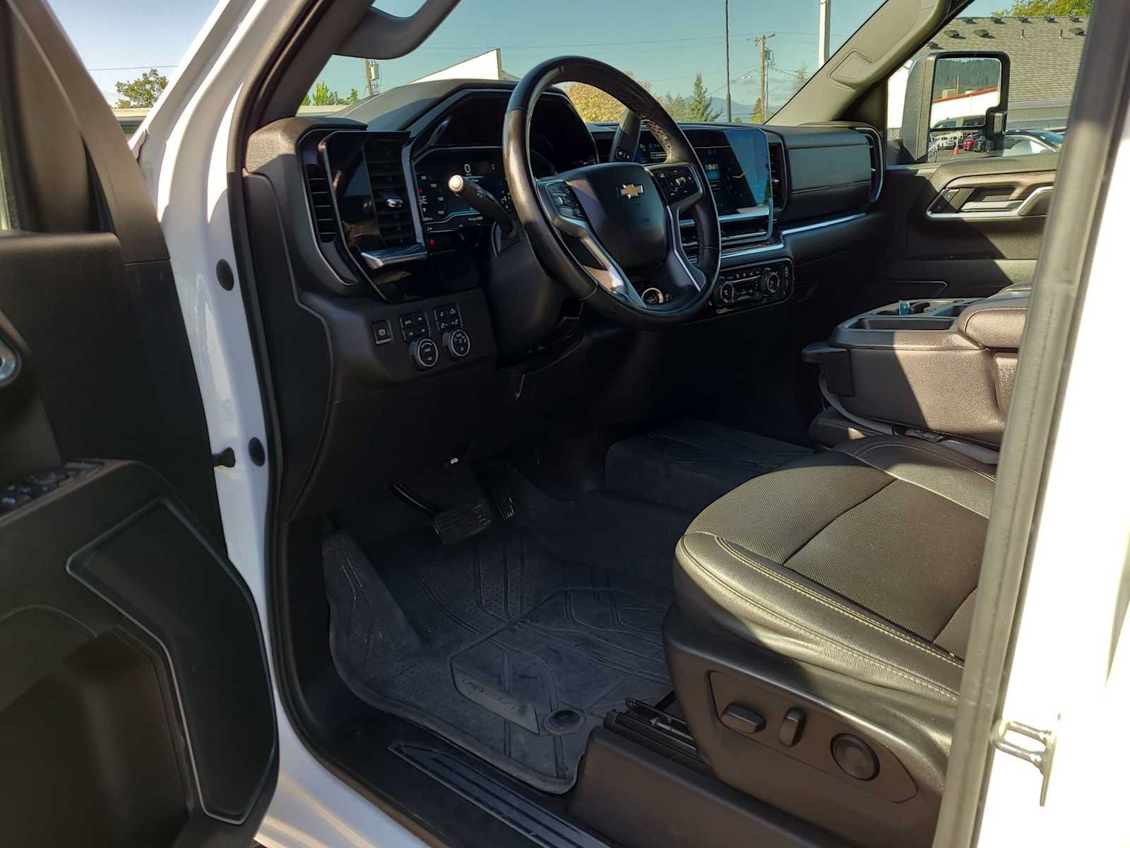 Used 2024 Chevrolet Silverado 2500 LTZ AWD/4WD image 10