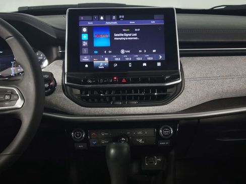 Used 2023 Jeep Compass Latitude image 25