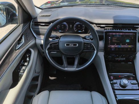 Used 2023 Jeep Grand Cherokee Overland w/ Luxury Tech Group IV AWD/4WD image 16