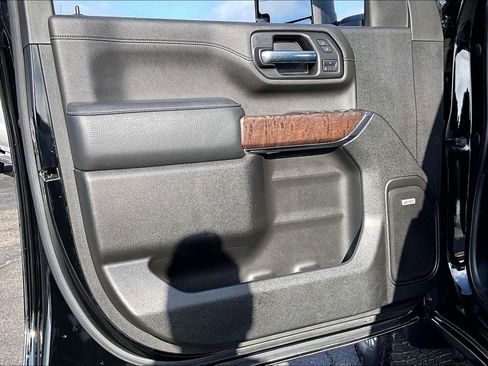 Used 2023 GMC Sierra 3500 Denali w/ Denali Ultimate Package image 18