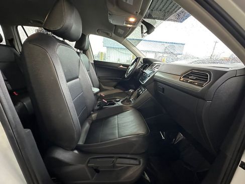 Used 2020 Volkswagen Tiguan SE image 23