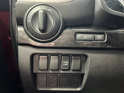 Used 2018 Nissan Titan SV AWD/4WD image 7