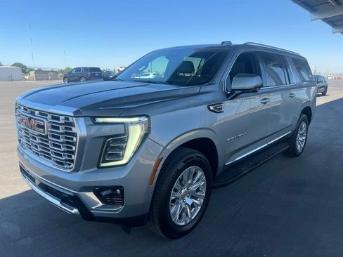 Used 2025 GMC Yukon XL Denali AWD/4WD image 3