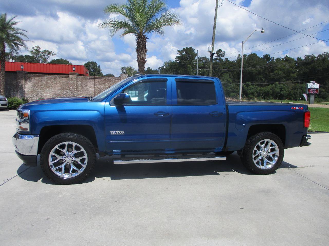 Used 2018 Chevrolet Silverado 1500 LT w/ Texas Edition AWD/4WD image 19