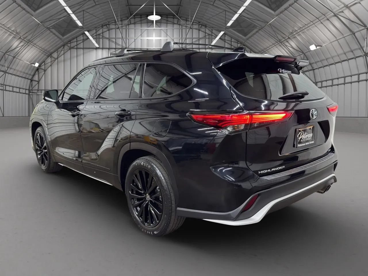 Used 2023 Toyota Highlander XSE FWD image 3