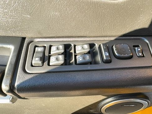 Used 2005 HUMMER H2 SUT w/ Preferred Equipment Group image 19