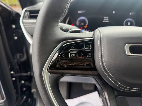 Certified 2023 Jeep Grand Cherokee Overland w/ Luxury Tech Group IV AWD/4WD image 33