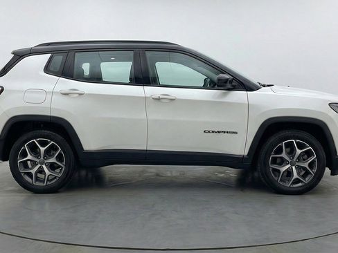 Used 2025 Jeep Compass Limited image 11