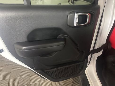 Used 2021 Jeep Gladiator Willys image 24