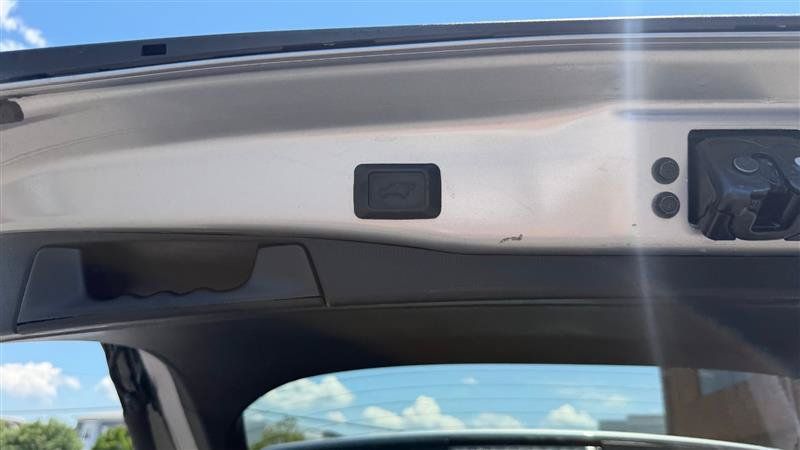 Used 2020 Toyota RAV4 XLE w/ Convenience Package FWD image 11