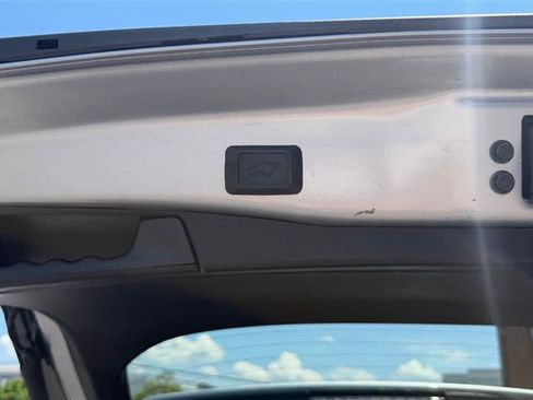 Used 2020 Toyota RAV4 XLE w/ Convenience Package FWD image 11