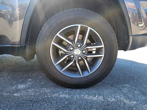 Used 2017 Jeep Grand Cherokee Limited w/ Luxury Group II AWD/4WD image 22