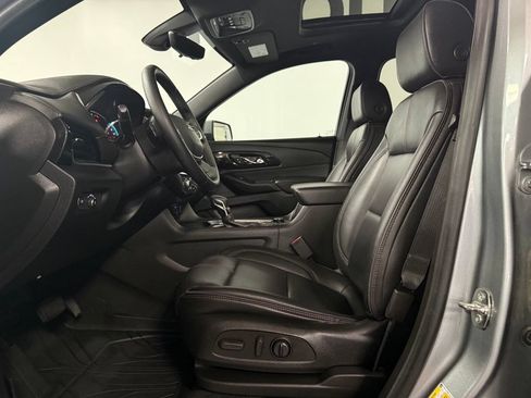 Used 2023 Chevrolet Traverse RS w/ LPO, Floor Liner Package AWD/4WD image 9