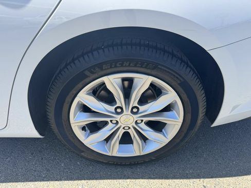 Used 2019 Chevrolet Malibu LT FWD image 39