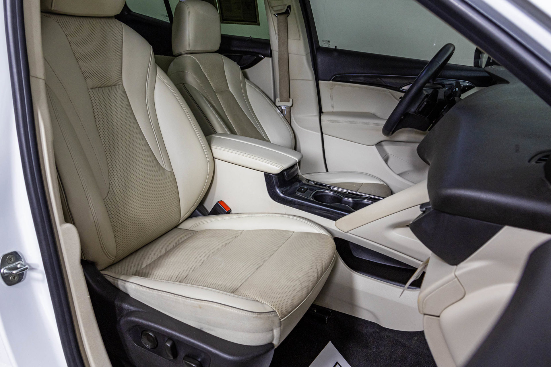 Used 2022 Buick Envision Essence w/ Technology Package I FWD image 47