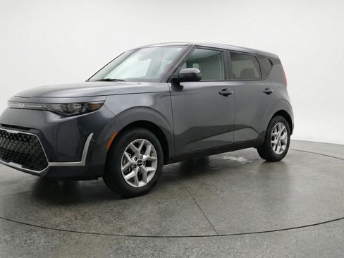 Used 2025 Kia Soul LX w/ LX Technology Package FWD image 3