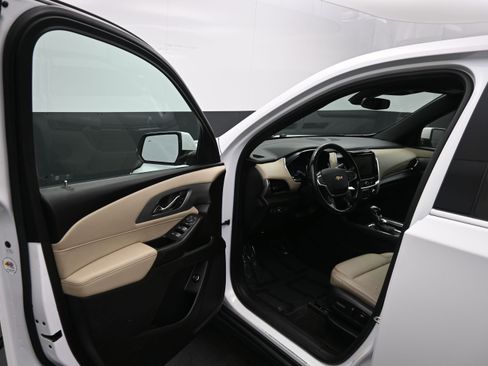 Used 2022 Chevrolet Traverse LT AWD/4WD image 16