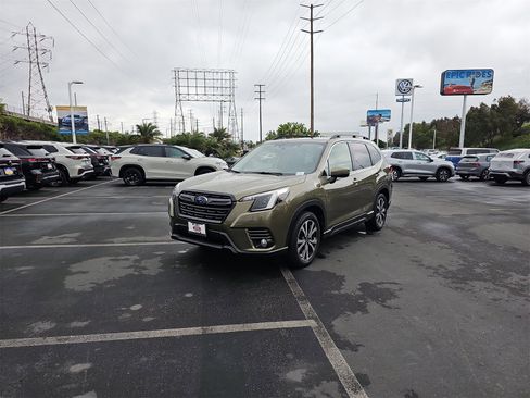 Used 2022 Subaru Forester Limited w/ Popular Package #3 image 3