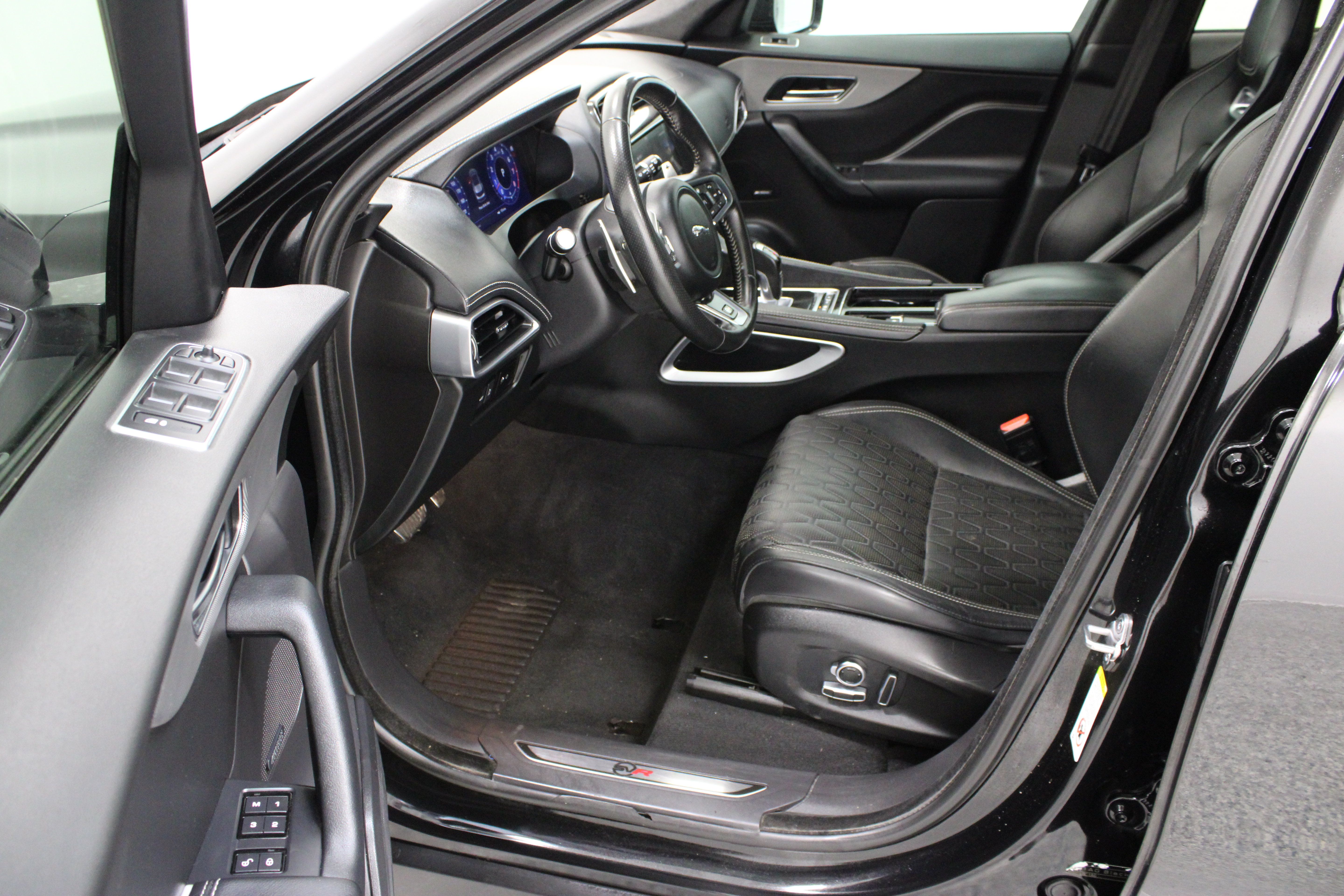 Used 2020 Jaguar F-PACE SVR AWD/4WD image 14