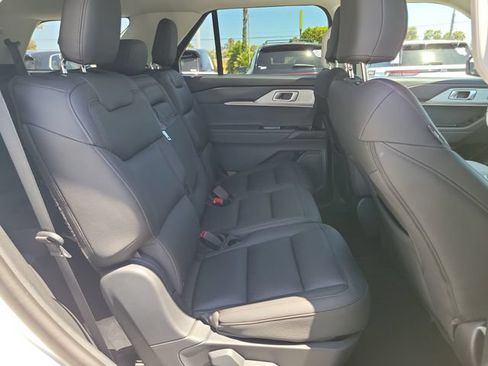 Used 2026 Ford Explorer Active RWD image 17