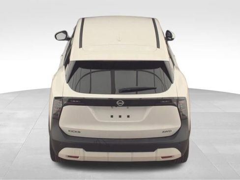 Used 2025 Nissan Kicks SV AWD/4WD image 6