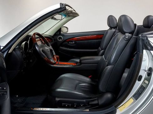 Used 2004 Lexus SC 430 Convertible RWD image 11