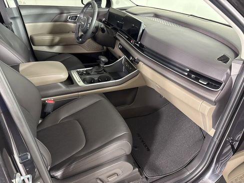 New 2026 Kia Carnival EX FWD image 17