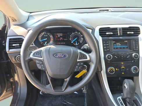 Used 2015 Ford Fusion SE FWD image 15